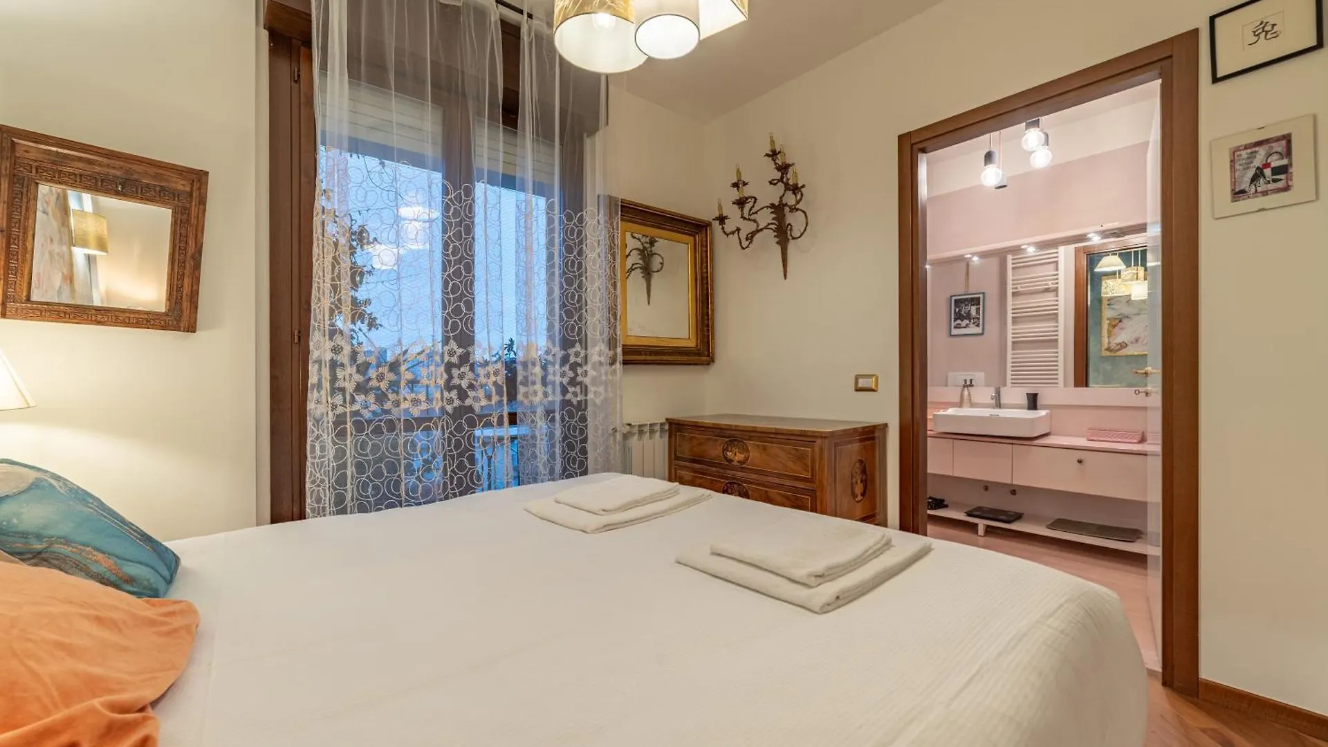 Apartment 5' From Bocconi University With 2 Bedr And 2 Bathr Milan Italy